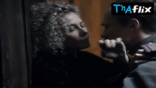 Yuliya Vysotskaya Jaw-dropping Episode in Khroniki Russkoy Revolyutsii