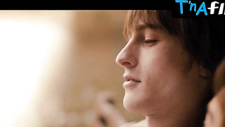 Emilia Clarke Bra-stuffers, Undergarments Episode in Spike Island