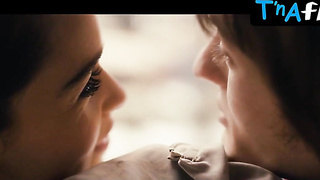 Emilia Clarke Bra-stuffers, Undergarments Episode in Spike Island