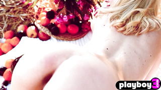 Smallish Angel Swing revealing steaming figure