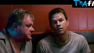 Amy Adams Backside, Hooters Episode in The Fighter