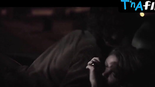 Amy Seimetz Ass, Cupcakes Sequence in nine Total Moons