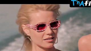 Gwyneth Paltrow Donk, Milk cans Vignette in Look From The Top