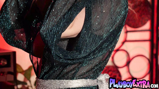 Ultra-kinky teenie slides out of her sundress