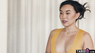 Korean nubile gives her client a rubdown