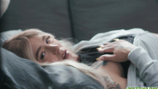 Ethan Chase tossing salad and smashes Axelle Roses fuck hole