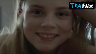 Isabelle Carre Arse, Hooters Vignette in La Femme Defendue