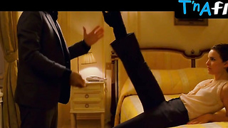 Natalie Portman Rump, Milk cans Episode in Motel Chevalier