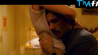 Natalie Portman Rump, Milk cans Episode in Motel Chevalier