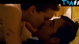 Natalie Portman Rump, Milk cans Episode in Motel Chevalier