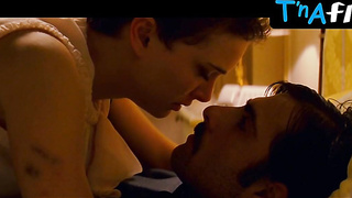 Natalie Portman Rump, Milk cans Episode in Motel Chevalier