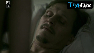 Sandra Huller Bum, Orbs Sequence in Uber Uns Das All