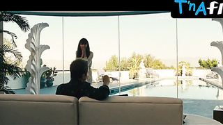 Olga Kurylenko Caboose, Knockers Episode in Seven Psychopaths