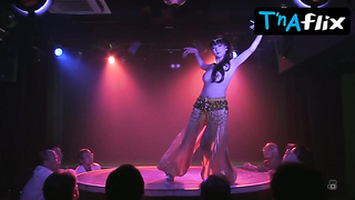 Nao Eguchi Culo, Hooters Sequence in Stripper