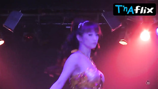 Nao Eguchi Culo, Hooters Sequence in Stripper