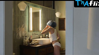 Zoe Kravitz Booty, Bra-stuffers Gig in Kimi