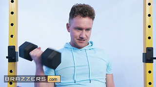 BRAZZERS - Hottie Payton Preslee Taunts Truck With Her Ginormous Melons At The Gym & Makes Him Kinky To Plumb Her