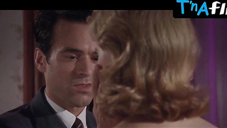 Deborah Francois Udders Episode in Populaire