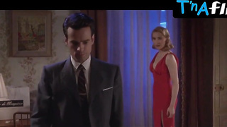 Deborah Francois Udders Episode in Populaire