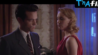 Deborah Francois Udders Episode in Populaire