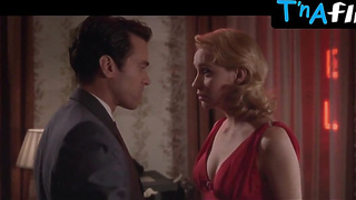 Deborah Francois Udders Episode in Populaire