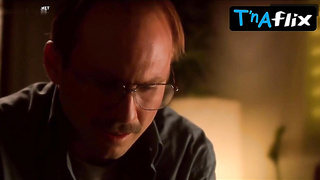 Elisha Cuthbert Bosoms Episode in He Was A Silent Guy