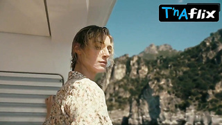 Elizabeth Debicki Bum, Mounds Episode in Tenet