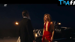 Margot Robbie Ass, Orbs Vignette in Babylon