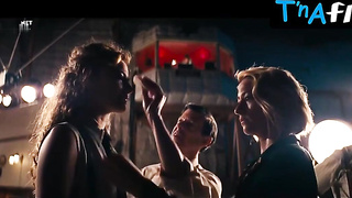 Margot Robbie Ass, Orbs Vignette in Babylon