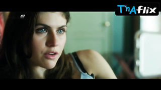 Alexandra Daddario Backside, Hooters Episode in Songbird