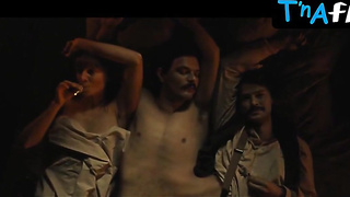 Magdalena Boczarska Arse, Milk cans Sequence in Magnezja