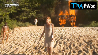 Claire Keim Culo, Milk cans Vignette in Jusqu'au Bout Du Monde