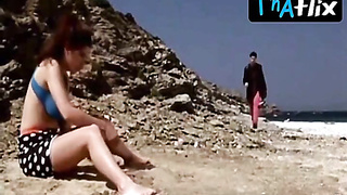Aure Atika Caboose, Boobs Episode in Sam Suffit