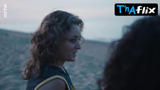 Ana Barja Sapphic, Bum Sequence in Close To September