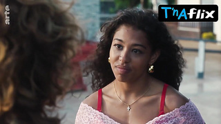 Ana Barja Sapphic, Bum Sequence in Close To September