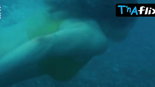 Ana Barja Sapphic, Bum Sequence in Close To September