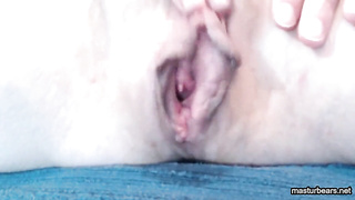 Wow ! Playing both my broad widely opened fuck holes (Simone)