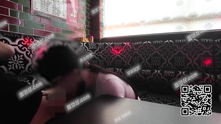 6067 국산 노래방에서 섹 방 착각하고 들어온 손님한테 걸림 Korea 텔레 UUB892