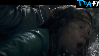 Amy Adams Udders, Undergarments Episode in The Girl In The Window