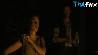 Jessica Chastain Hooters Episode in The Huntsman Winter's War