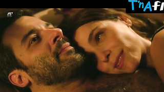 Debora Falabella Bootie, Milk cans Gig in Depois A Louca Sou Eu