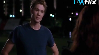 Danneel Ackles Uber-sexy Vignette in One Tree Hill