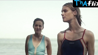 Mackenzie Davis Rump, Titties Episode in Station Eleven