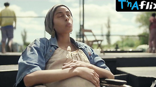 Mackenzie Davis Rump, Titties Episode in Station Eleven