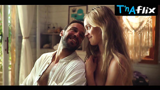 Anna Zavtur Bosoms, Swimsuit Episode in High Season