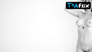 Larissa Maxine Jugs, Pubic hair Sequence in 302