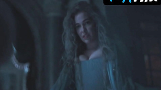 Verena Altenberger Hooters Episode in Mozart Mozart