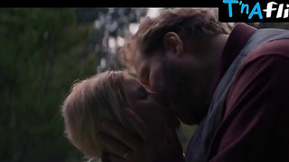 Anita Briem Donk, Hooters Vignette in The Minister