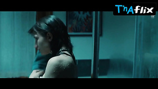 Carlotta Antonelli Ass, Globes Sequence in Takeaway