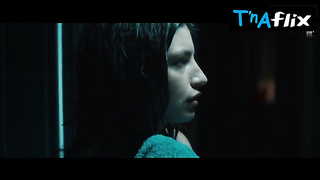 Carlotta Antonelli Ass, Globes Sequence in Takeaway